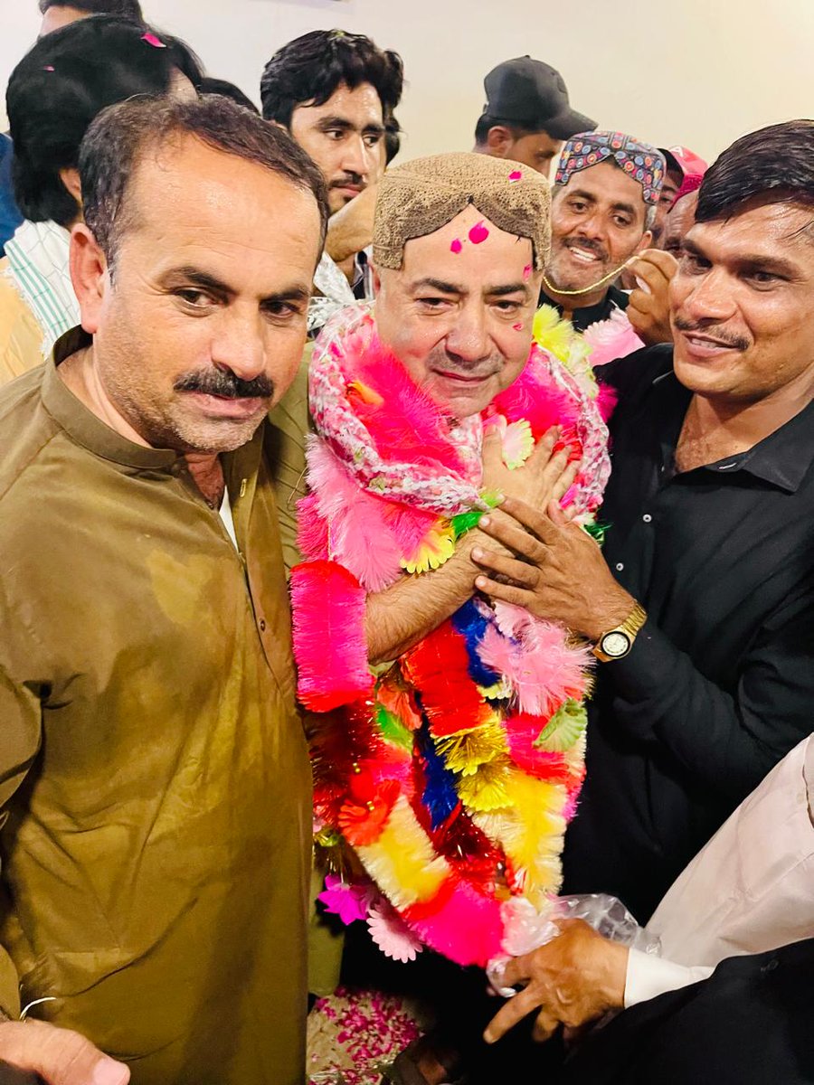 MSharifppp's tweet photo. جب سورج چاند رہیگا سردار  طارق انور خان سیال آباد رہیگا 
جیئو ھزاروں سال 
@BBhuttoZardari 
@TariqAnwarSiya2 
@SoomroJameel 
@majid_brohi https://t.co/8zr1DtcdVB