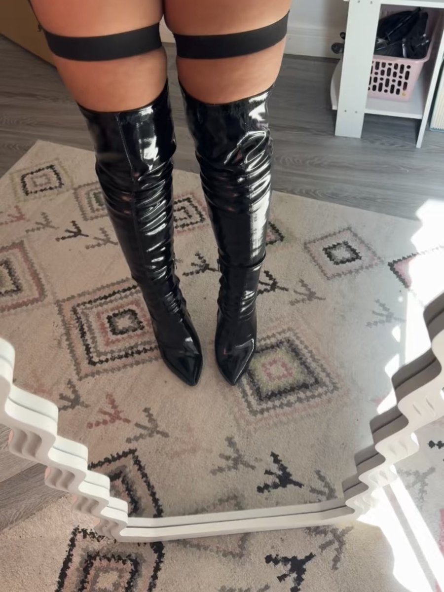 bectayx's tweet photo. these boots… yes or no https://t.co/TgiWmXz68J