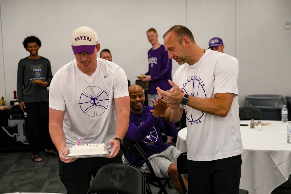 TarletonMBB's tweet photo. Wishing the biggest of happy birthdays to our leader, our biggest supporter and the head coach of our program, Coach E 🎉 https://t.co/l4QyYTBPZ9