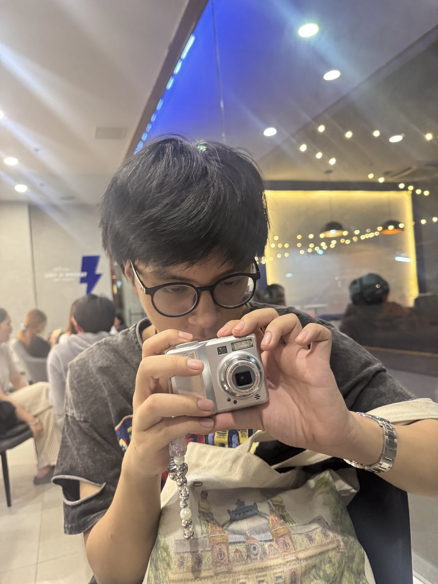 dyamloryel's tweet photo. we indecisively bought this cam sa collectors convention huhu https://t.co/X05BkSR4yd