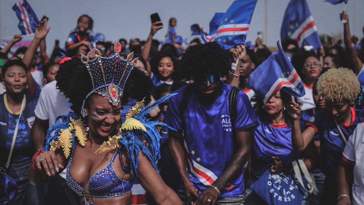 SI_FootballClub's tweet photo. A heroes welcome in Cabo Verde. https://t.co/oOdmnZCatx