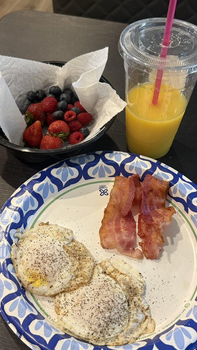 taaaaabsh's tweet photo. breakfast is so nice and peaceful without a dumb ass man in your ear telling you “that isn’t enough food” https://t.co/KlBZMEDu5S