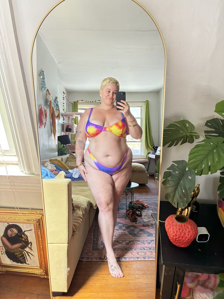 taygerlily's tweet photo. #fatgirl in a #bikini #4L https://t.co/ksSdH2sEt2