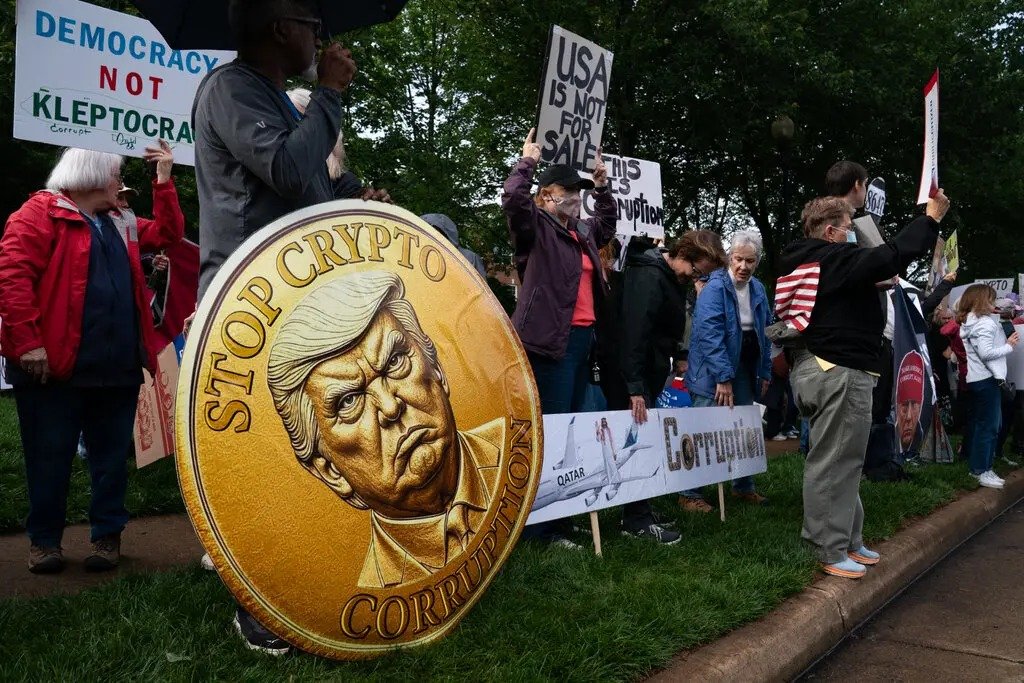 MarioNawfal's tweet photo. 🇺🇸 Nearly 1 MILLION Trump supporters lost $3.81 BILLION on $TRUMP memecoin

According to Nansen, 988,905 wallets are down, roughly 2 out of every 3 buyers. The coin is down 97% from its $75 peak, now ~$1.76. 

Meanwhile, President Trump personally pocketed $636 million from the venture as part of a $2.2B+ business haul in 2025. He promoted it heavily on Truth Social while collecting trading fees regardless of direction. 

Early sophisticated traders (under 500k wallets) grabbed ~$4B in profits. Retail holders ate the losses. 

His World Liberty Financial coin ($WLFI) tells a similar story, down 82%, with Trump & family still banking hundreds of millions via direct sales and UAE investment.

Classic memecoin dynamics: Hype → Pump → Dump. Trump turned skepticism into a profit machine. Supporters who “bought the vision” are left holding the bag. 

Is this “winning”… or just another high-stakes grift dressed as investment opportunity? 

Source: NY Times / Writer: Jamie