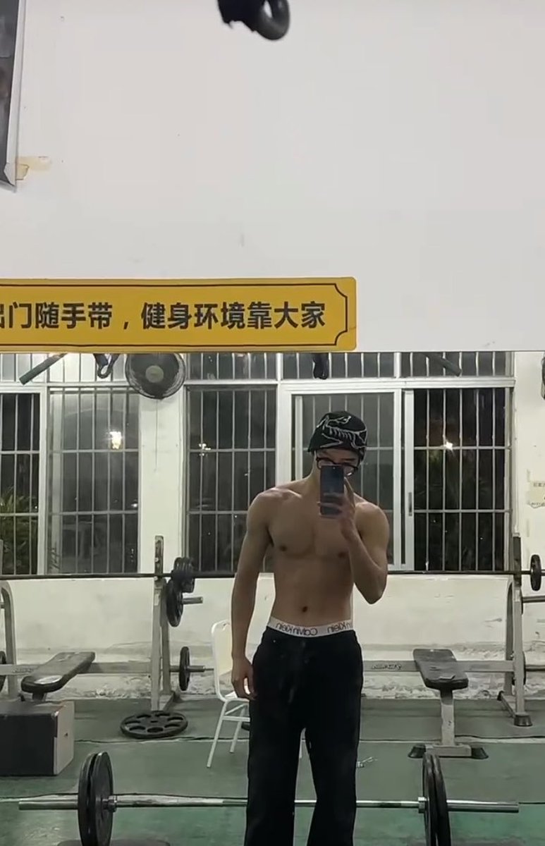 Luckb3nx's tweet photo. #直男 #女记者 #粗口 https://t.co/5CkeywbqX9