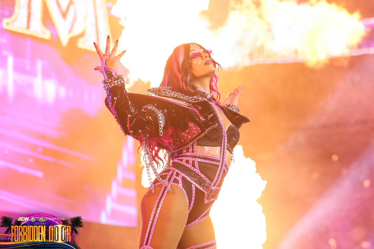 MercedesVarnado's tweet photo. 🩷🖤 https://t.co/KuhleSTHGu