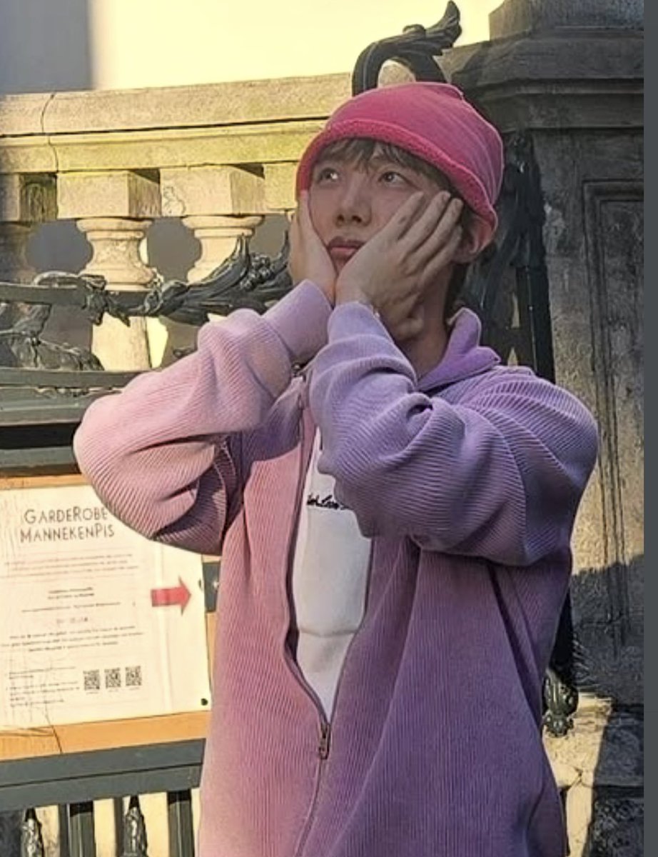 uarmyvibe's tweet photo. hoseok’s duality on and off the stage is on another level. https://t.co/PDOgmtkNDE