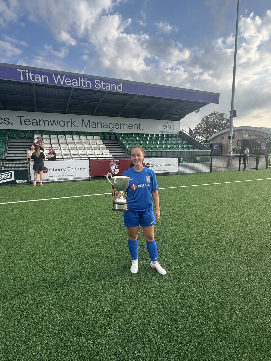laurenqueree's tweet photo. 2025/26 was a success 🏆⚽️🇯🇪 https://t.co/2lQALL5lf5