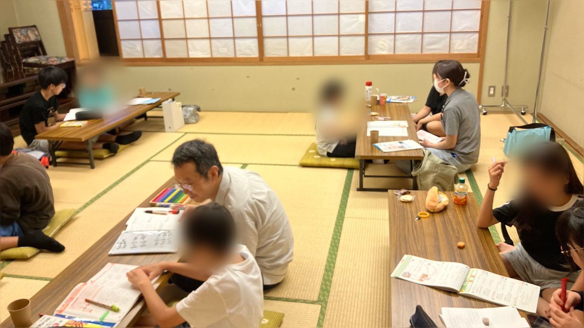 tumugi708's tweet photo. 中野つむぎ塾
7月4日の授業報告です。
去年は梅雨がないような感じでこの頃から30℃越え連発でしたが今年は30℃弱で推移。生徒達もまだ暑さにやられるという感じではありません。

全体的に参加生徒も多く34名在籍中31名が参加しました。
3年生はぼちぼち修学旅行シーズン

暑過ぎず楽しい旅行をしてほしいです。