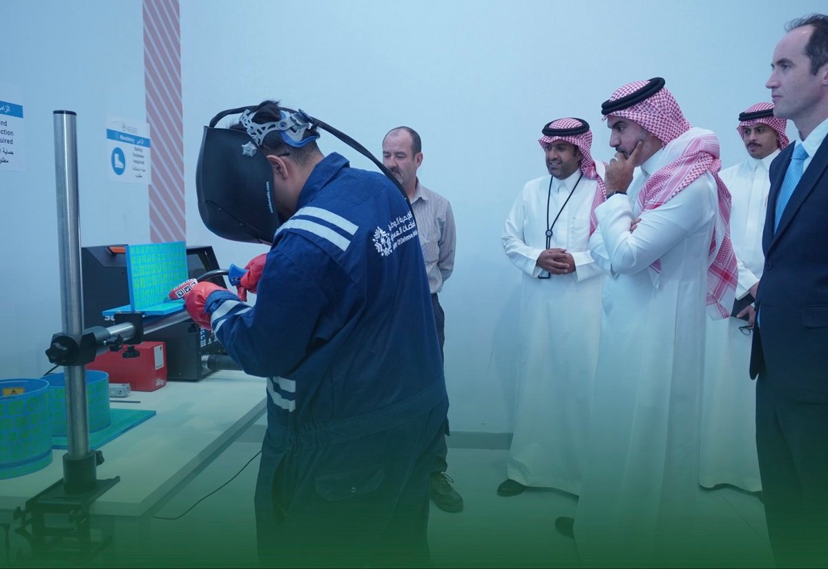 naifco's tweet photo. الأكاديمية الوطنية للصناعات العسكرية @theadiksa فتحت التسجيل .. برامج تدريبية منتهية بالتوظيف 👍🏼

اللي عنده طموح بالالتحاق بمنشآت قطاع الصناعات العسكرية، يسجل عبر الرابط : https://t.co/3mB1nUEamP https://t.co/2B2narLvKX