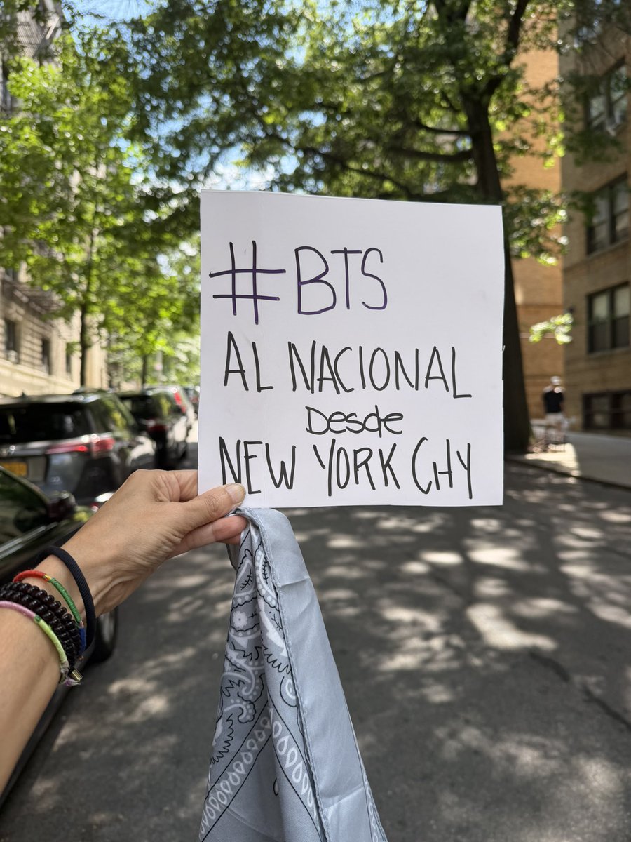 Me7with's tweet photo. #BTSALNACIONAL
#BTSENCHILE
#BTSCHILE
#QUEREMOSABTSENELNACIONAL
@bts_bighit 
@BTS_twt 
#BTS 
#BTSARMY https://t.co/WuVte7Pn4y