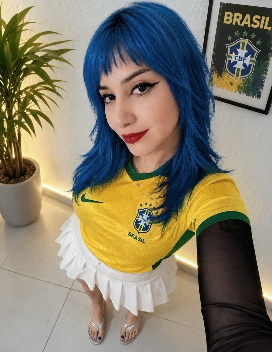 laranoisekai's tweet photo. Se a bola entrar tanto quanto eu tô querendo... hoje promete 😏🇧🇷 https://t.co/ZphXxR3Mln