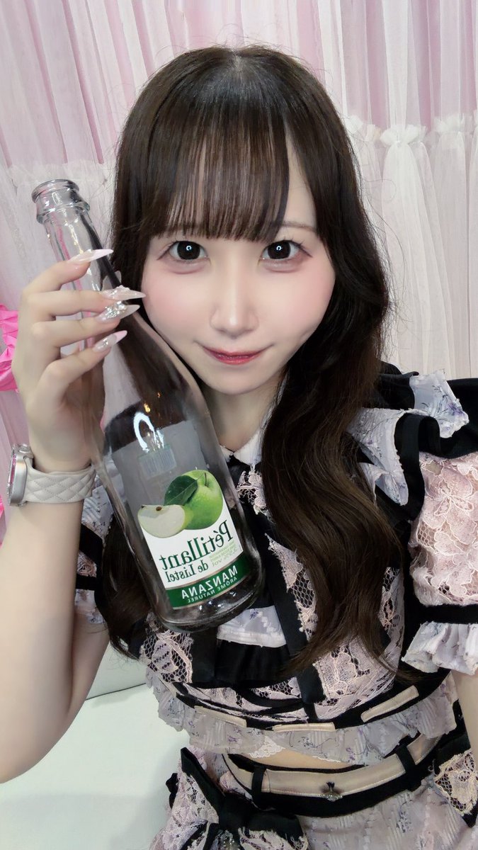 mona_parfun's tweet photo. .⋆𝜗𝜚07.06
終わってます！
一緒にハブ酒飲んだ初めましてぱふゅ様、一緒にご飯食べてくれたいつもましてぱふゅ様、ドーナツおすそ分けありがとうみあちゃんぱふゅ様、キャスでいつも投げてくれてありがとうのぱふゅ様

沢山の乾杯、チェアありがとうございました✨️
次6日18-Lいます！
Alt⤵︎ ︎ https://t.co/coQDw46m3D