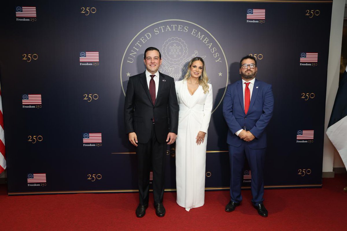 TAlbarracini's tweet photo. Un honor participar en la celebración del 250.º aniversario de la independencia de los Estados Unidos. 

Mi agradecimiento a la @USEmbPAN en Panamá por la invitación y por una excelente velada de conmemoración y amistad entre nuestras naciones.  🇵🇦🤝🇺🇸 https://t.co/EMA5j4YAR2