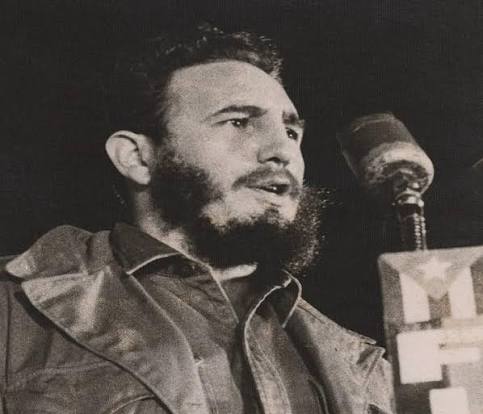 AlfreMene37409's tweet photo. Fidel:“¡El honor no se negocia, la patria no se negocia, la dignidad no se negocia, la independencia, la soberanía, la historia, la gloria no se negocia!” #LatiendoConFidel @JHGcasanova https://t.co/mzqwZe7TZ3