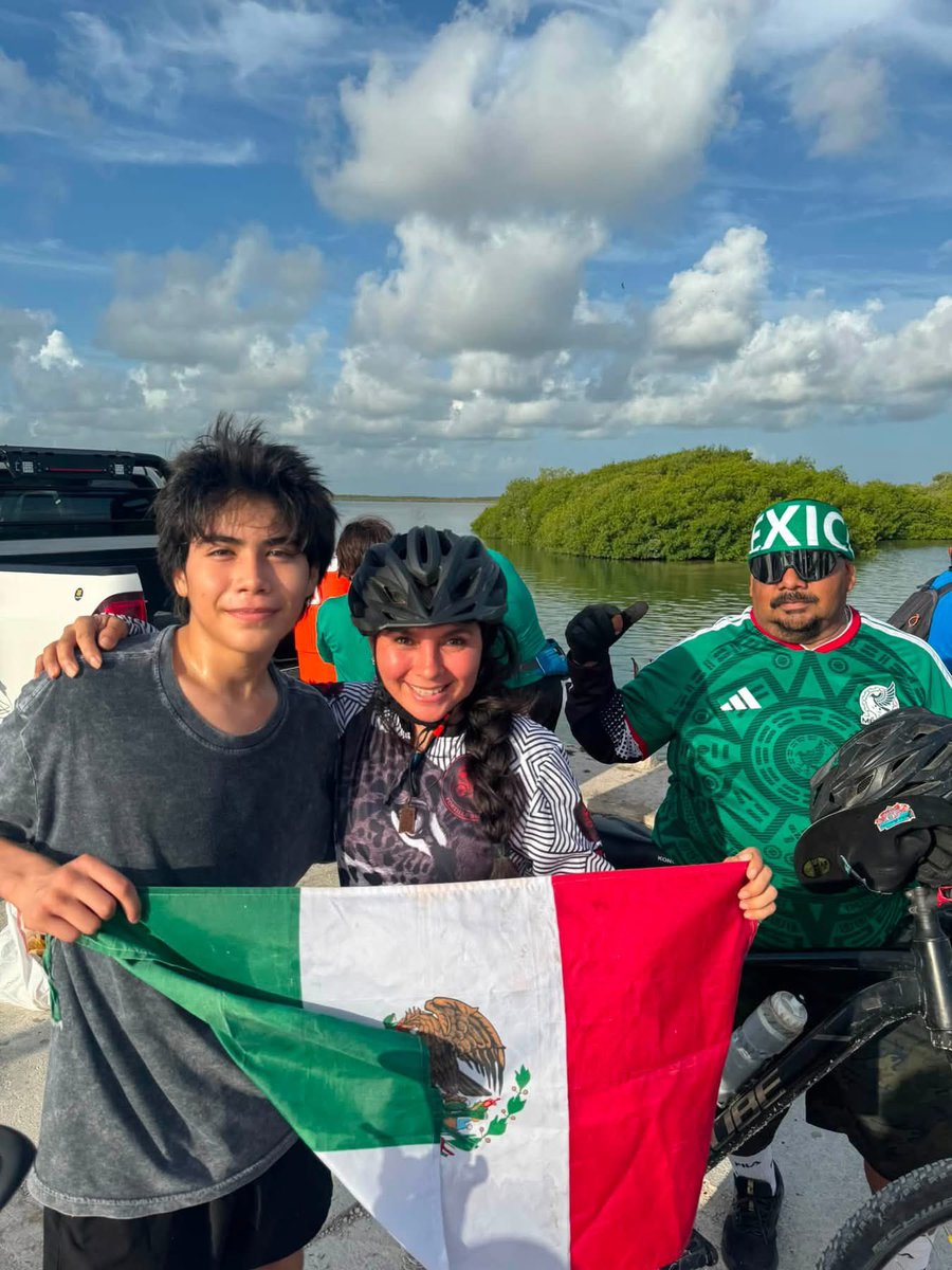 Jamie_1260's tweet photo. Una mañana deportiva 🚴☀️💦
Que se sienta la pasión y el orgullo de nuestro hermoso país 🇲🇽⚽️
#Domingo #ConMíGuapo😎 #FamiliaBikersTulum #Cuates #Rodada #BocaPaila. https://t.co/4i3HQ0u3GS