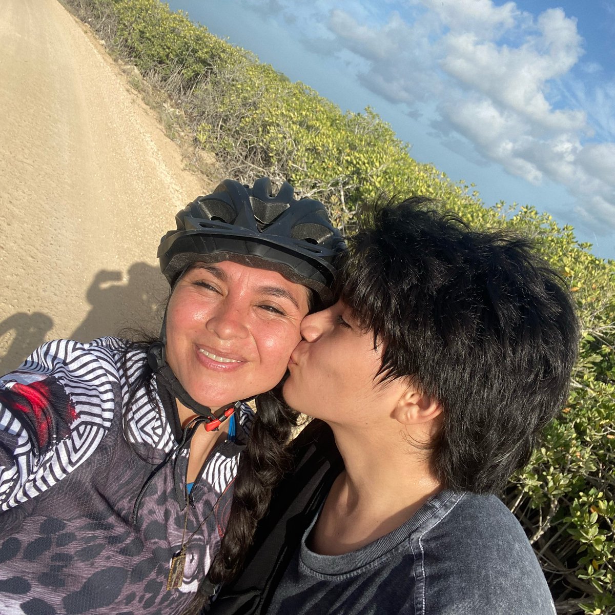 Jamie_1260's tweet photo. Una mañana deportiva 🚴☀️💦
Que se sienta la pasión y el orgullo de nuestro hermoso país 🇲🇽⚽️
#Domingo #ConMíGuapo😎 #FamiliaBikersTulum #Cuates #Rodada #BocaPaila. https://t.co/4i3HQ0u3GS