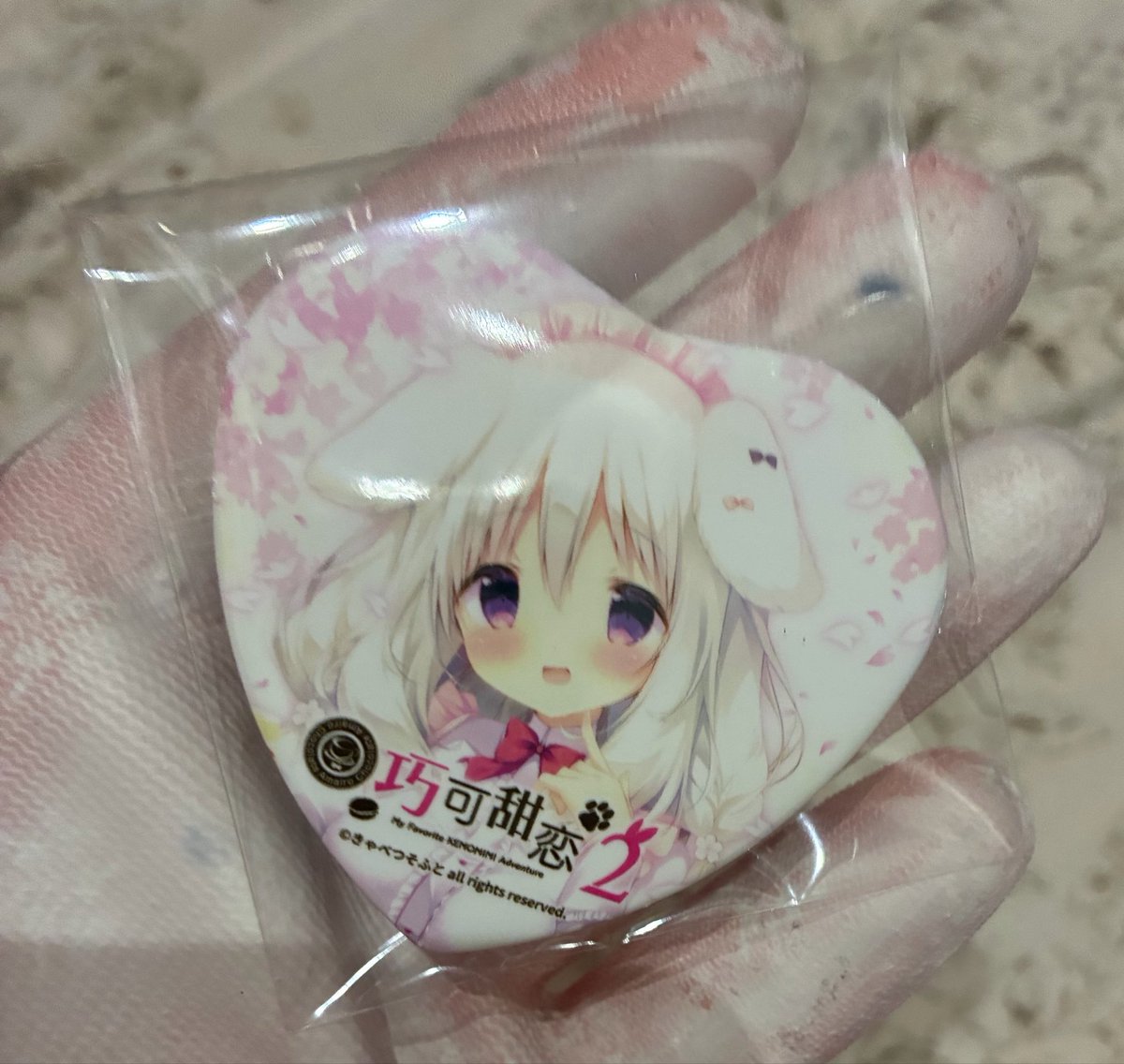 FragolaFiore's tweet photo. コラボカフェ開催から1週間経ったしそろそろ公開してもええやろ！つって勝手に出しちゃうんだけど、上海コラボカフェのハート缶バッジのシークレット、これです
御園苺華です
ありえんくらい可愛いです
通販組の皆さん、頑張って…！ https://t.co/Rzh18Lw5KZ