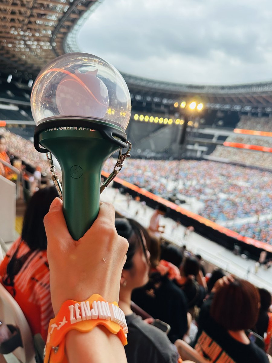 Bamboo2KU's tweet photo. 幸。もう、ミセスのライブは会場の一体感に感動する。変に言葉を並べるより、「幸」だけで伝えたい。
#ゼンジン未到とイミュータブル https://t.co/uWQgdrAOfr