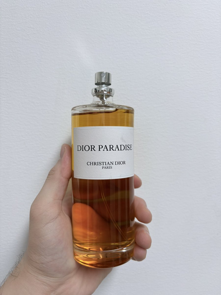 AvniFragrance's tweet photo. Bonsoir ! Des prix cadeaux pour ces testeur :

Dior Paradise 200ml 255€ 
Erba pura 100ml 130€ 

( bouchon du Dior offert 💫 ) https://t.co/nluV9xQRkb