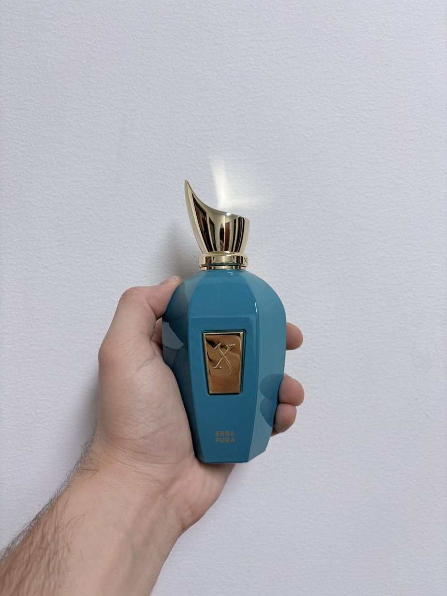 AvniFragrance's tweet photo. Bonsoir ! Des prix cadeaux pour ces testeur :

Dior Paradise 200ml 255€ 
Erba pura 100ml 130€ 

( bouchon du Dior offert 💫 ) https://t.co/nluV9xQRkb
