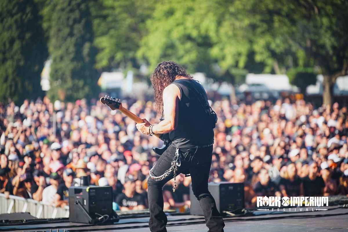 RockImperiumFes's tweet photo. ✨ Queensrÿche convierte Rock Imperium Festival 2026 en una noche para el recuerdo ✨

Elegancia, técnica y una colección de himnos imprescindibles del heavy metal progresivo que siguen sonando enormes en directo. 🤘⚡

La banda está firmando una actuación impecable, cargada de emoción, personalidad y mucha clase sobre el escenario

Uno de esos directos que dejan huella.

:: ::

✨ Queensrÿche turns Rock Imperium Festival 2026 into a night to remember ✨

Elegance, technical mastery and a collection of essential progressive heavy metal anthems that still sound incredible live. 🤘⚡

The band is delivering an outstanding performance filled with emotion, personality and pure class on stage

One of those live shows that leaves a lasting impression.

#RockImperiumFestival2026 #RockImperium #LiveAtRockImperium #RockFamily #Queensrÿche #ProgressiveMetal #LiveMusic
