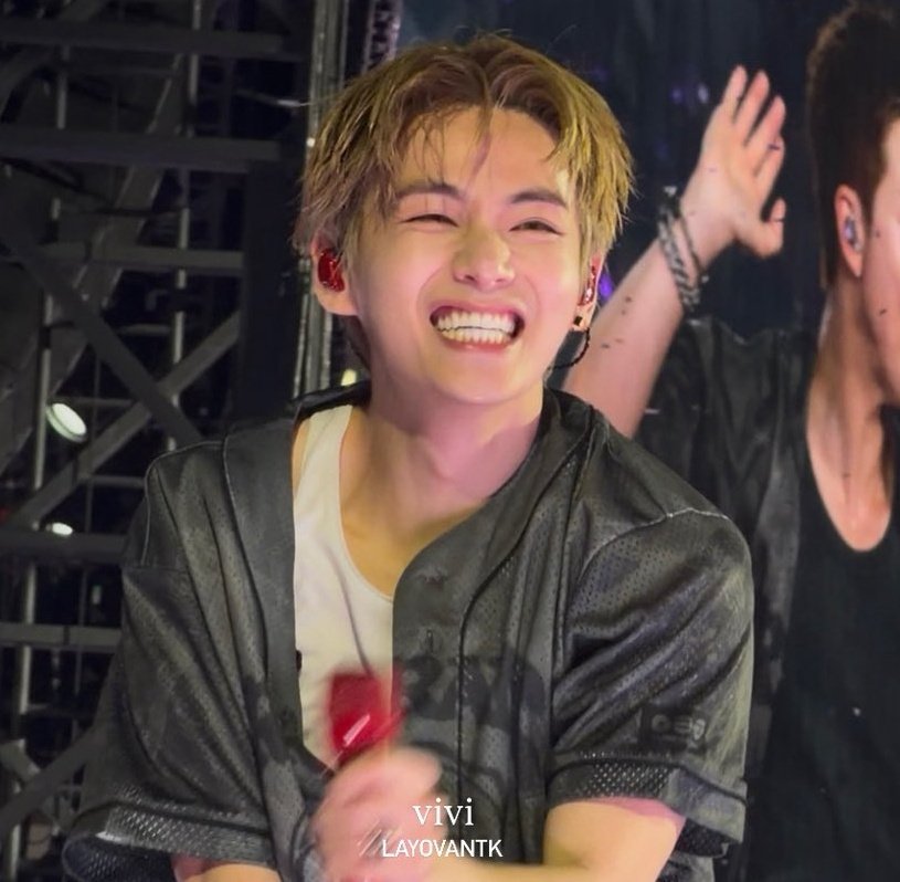 lovedbythv's tweet photo. THE HAPPIEST LITTLE SUNFLOWER IN BLOOM THE MOST LOVABLE SWEETHEART EVER 💗🌟🌻 https://t.co/w50CpOuouu