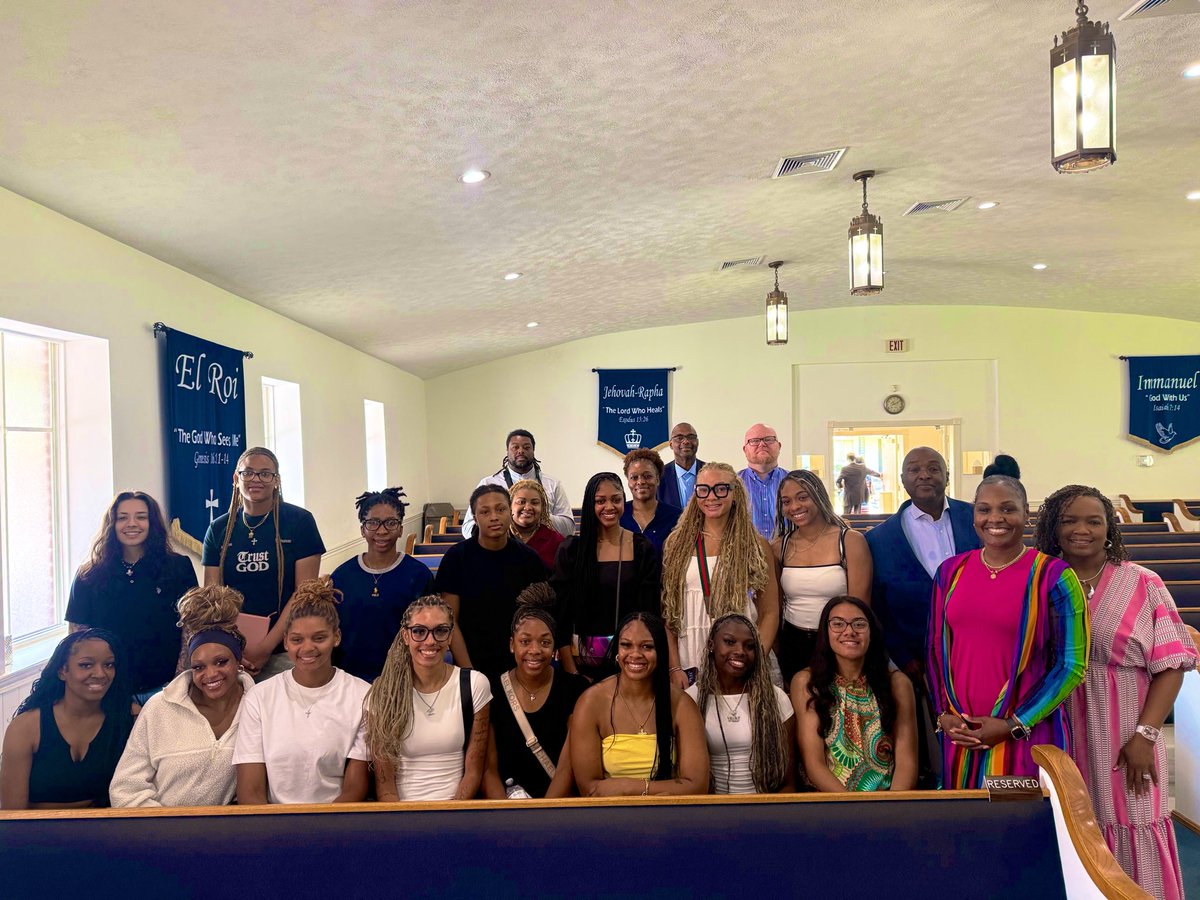 GoJSUTigersWBB's tweet photo. Faith. Family. Purpose. 🙏🏾🐅

Grateful for the opportunity to worship with Progressive Baptist Church &amp; Pastor Sutton this morning.

#GoJSUTigersWBB 🏀 | #THEEiLove 💙 https://t.co/YTzYFYBwAQ