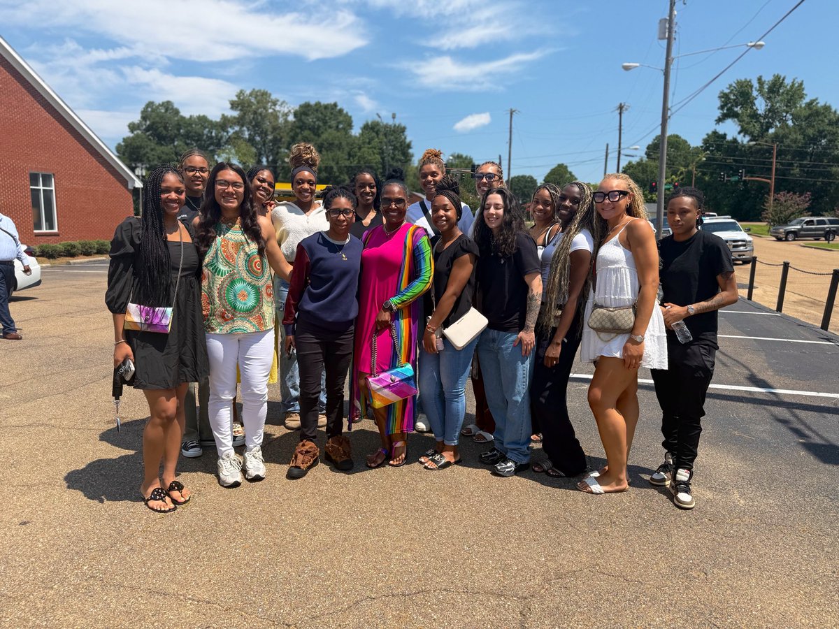 GoJSUTigersWBB's tweet photo. Faith. Family. Purpose. 🙏🏾🐅

Grateful for the opportunity to worship with Progressive Baptist Church &amp; Pastor Sutton this morning.

#GoJSUTigersWBB 🏀 | #THEEiLove 💙 https://t.co/YTzYFYBwAQ