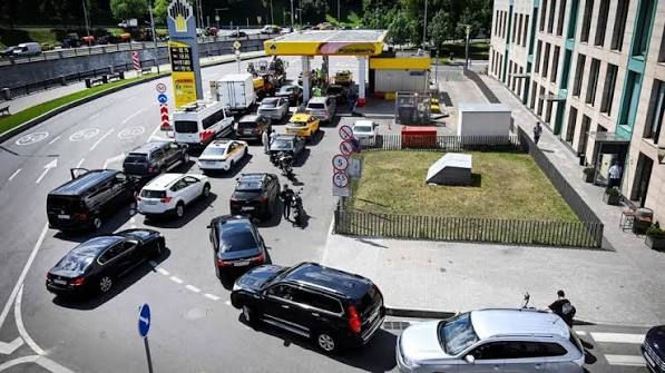 jalle51's tweet photo. BLACK MARKET STARVING RUSSIA: FARMERS IN ORBIT OF COLLAPSE SELL DIESEL INSTEAD OF HARVESTING! 🇷🇺🚜⛽❌

The Russian fuel crisis has officially crossed the threshold into absolute economic absurdity. Across occupied Crimea and Russia's southern agricultural belts, the catastrophic resource deficit has triggered a perverted black market that directly threatens domestic food security.

Internal reports confirm that local farmers are actively abandoning their harvests—choosing instead to liquidate their state-allocated diesel supplies on the black market.

The anatomy of systemic economic rot:

💸 Fuel Profits Outpace Food Production: Due to the severe refining deficit, black-market diesel prices have surged to astronomical heights. The underground demand is so violent that farmers generate vastly higher profit margins by selling raw fuel rather than engaging in actual agricultural labor.

🌾 Crops Left to Rot: As subsidized diesel is channeled straight to the highest illicit bidder, heavy agricultural machinery sits completely paralyzed. Grain fields and fresh produce are left to rot in the sun before ever reaching logistics networks or grocery stores.

🔄 The Cannibalization Loop: The limited fuel reserves the Kremlin desperately attempts to inject into the agricultural sector to prevent food riots are immediately bleeding out into other desperate, civilian, or military sectors via corruption.

My take:This is the live execution of the systemic collapse forecasted by independent economists. When an empire’s economy becomes so profoundly broken that hoarding and reselling fuel is more lucrative than feeding the nation, the state is actively consuming itself from within.
By systematically eliminating 42.7% of Russia's primary refining infrastructure, Ukraine's deep strike campaign has forced a zero-sum bottleneck that Moscow cannot fix with propaganda. Putin’s celebrated "sovereignty" has effectively reduced the Russian domestic food supply to an underground black-market fuel hustle. The mathematics of attrition remain undefeated! ⏳🦅🇺🇦

#Nyhetsnerven #RussiaFuelCrisis #AgricultureCollapse #BlackMarket #EconomicDecay #UkraineWar #AsymmetricWarfare
