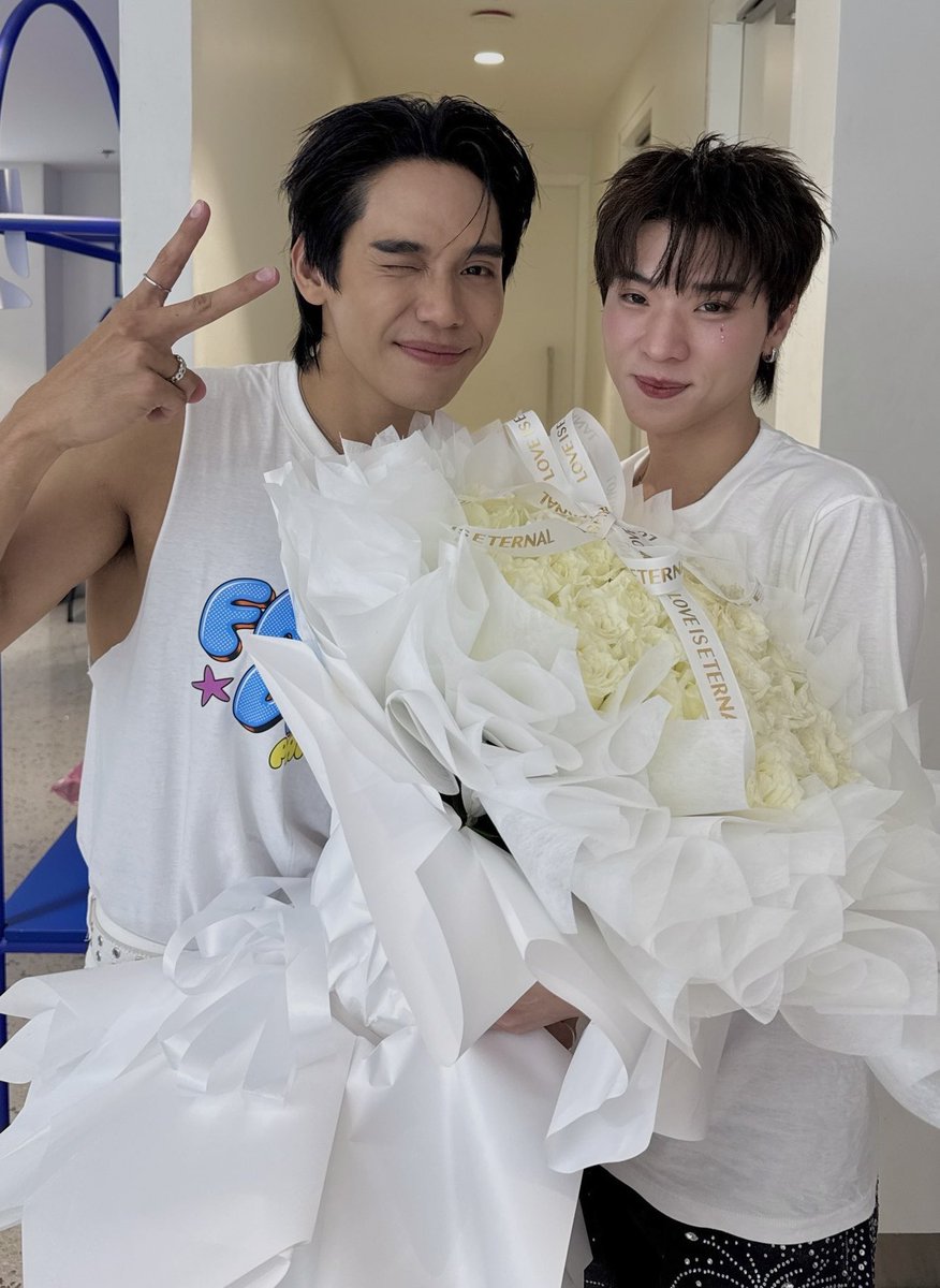 honah_lee18's tweet photo. To. N'Ngern , N'Oat✨

May every step you take lead to new beginnings, unforgettable memories, and countless reasons to smile. Wishing you both the courage to chase your dreams, the support of amazing fans, and every success your hearts aspire to.🤍

LAST MEMORY WITH FOUREVER YOU 
#FoureveryouFarewellParty 
#NgernOat  #ngernnn  #oattrttt