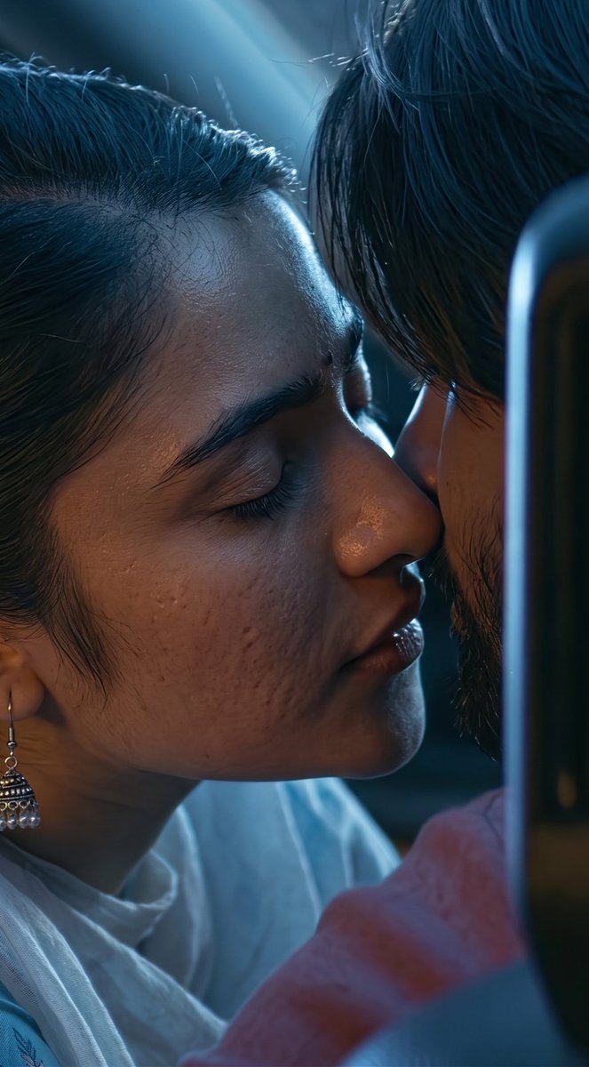 MassMayanti's tweet photo. till date realised Rukku did an on-screen kiss and its very cute too.

Rukmini Vasanth 🥰 https://t.co/jOFNMeOomp