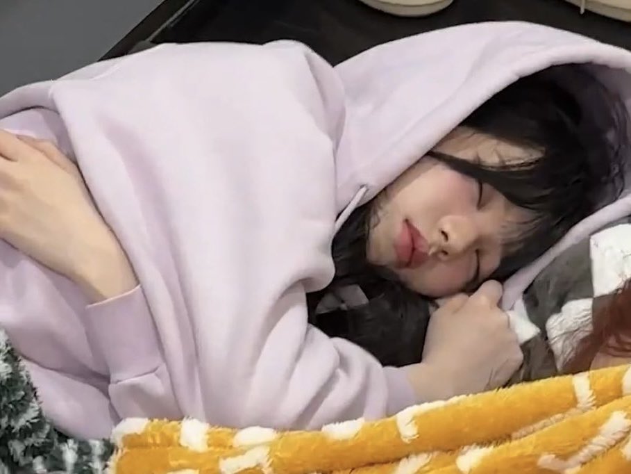 mydeepbluu's tweet photo. 모기한테 물려도 쿨쿨쮜... https://t.co/VOpyTqvZXL