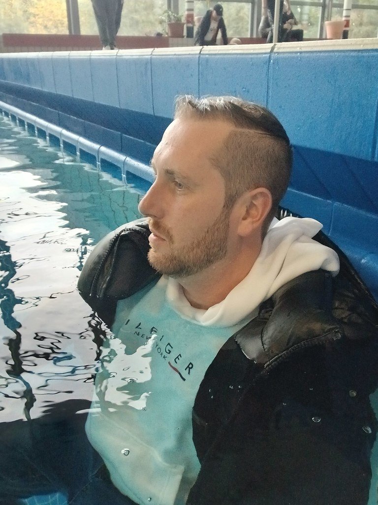 NickWetlook's tweet photo. Pool party 💦👕👖💧🧦👟💦 #wetlook #klamottenbaden #klamottenbadeparty #wetlookparty #nickwetlook #wetclothes #swimmingfullyclothed https://t.co/nQ47XSRtUw
