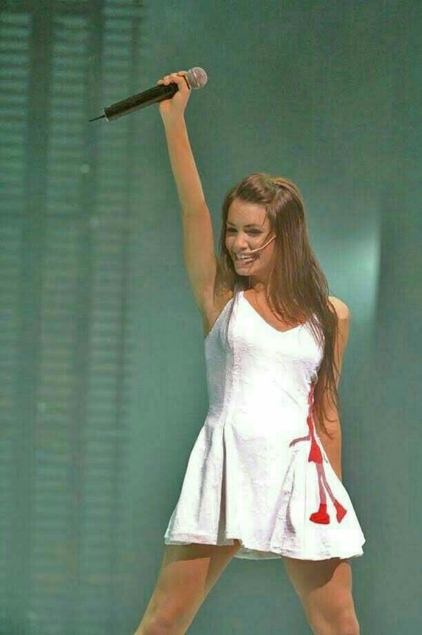 primadonna91_'s tweet photo. nadie es más feliz arriba del escenario que lali https://t.co/WRIUXEN33n