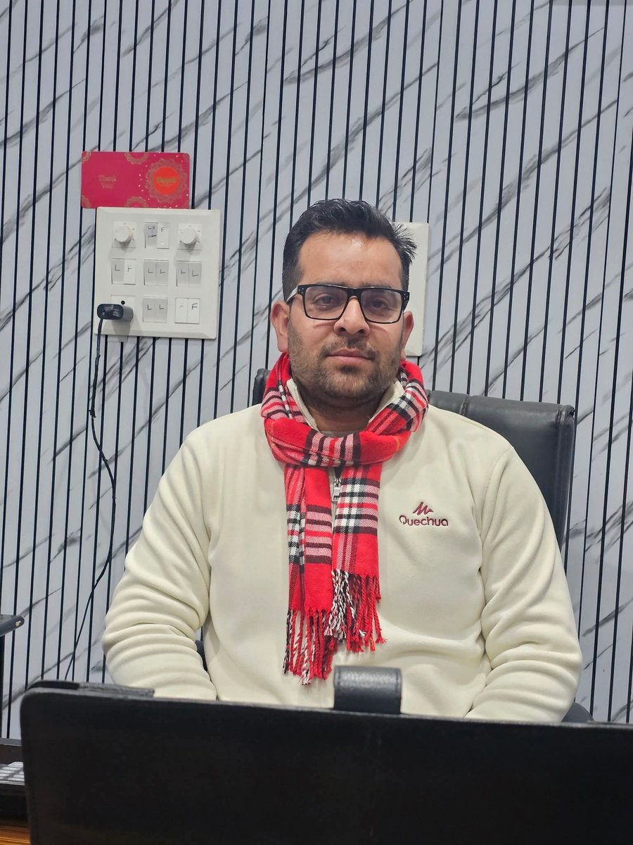 Ankitkumar932's tweet photo. We strongly condemn the cowardly and disgraceful attack on journalist  Azad Rahat  and his family while they were returning from Kotranka. It is deeply alarming that they were allegedly assaulted by a group of drunken miscreants, putting the safety of innocent citizens at risk. https://t.co/GUmzok5Iwu