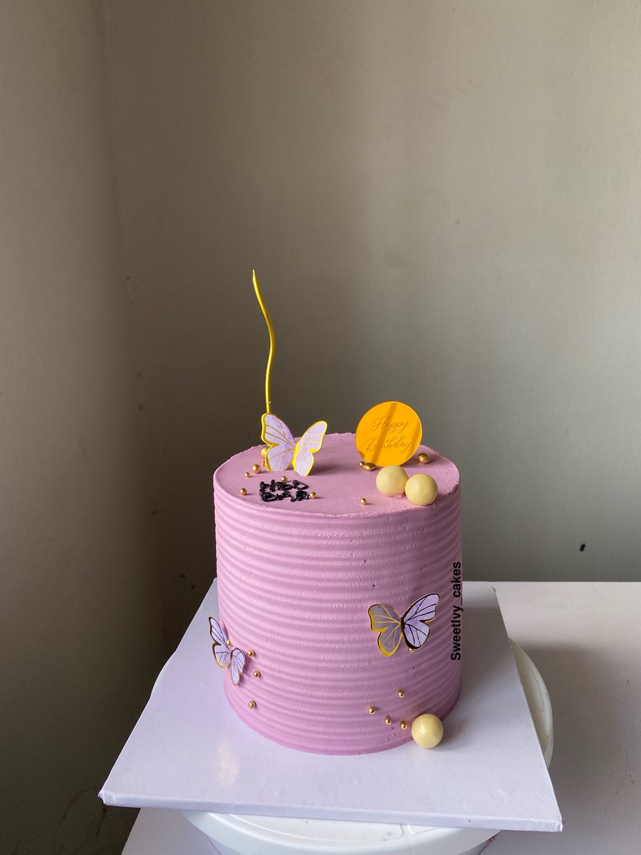 Sweet_ivy_Cakes's tweet photo. What my client wanted.        What I made. https://t.co/wV1DtZIMop