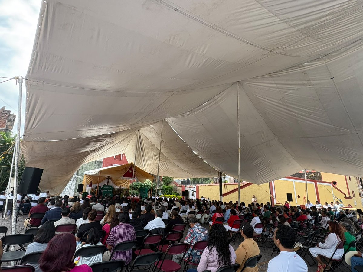 MonsRamonCastro's tweet photo. Hemos comenzado nuestra jornada dominical con la Eucaristía y Confirmaciones con la Patrona de nuestra Diócesis: Nuestra Sra de los Milagros de Tlaltenango.
Hemos recordado que para recibir la Gracia hemos de ser humildes y sencillos. El Espto nos sostiene desde dentro! https://t.co/YhYKeFBnmS