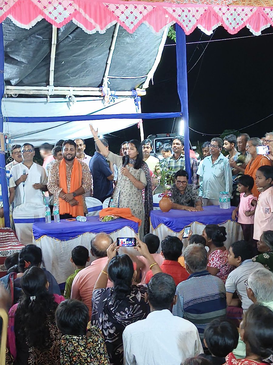 me_sumana4489's tweet photo. Ghazipara: Gita Path and Harinam Sankirtan.
Attendance at the holy event.
Peaceful time with religious people.
Thanks to the organizers. Best wishes to everyone.
#Balagarh #GitaPath #Harinam #Spiritual https://t.co/NkgA4kFijy