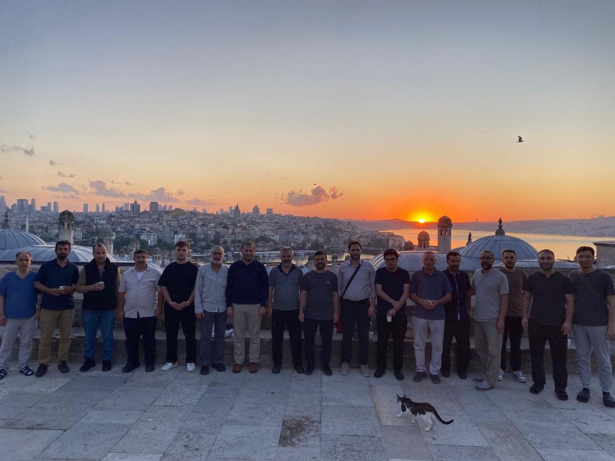 kagithaneagd's tweet photo. Süleymaniye Camii'nde sabah namazı programımızı icra ettik. https://t.co/ygaAwVLrez
