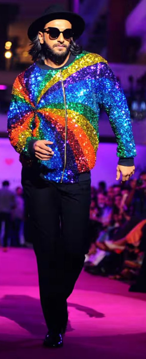 RanveeriansFC's tweet photo. @RanveerOfficial The man of the hour has started to trend! Keep going Ranveerians! Let him feel the love! Every day is a Ranveer celebration day for us 💕 #HappyBirthdayRanveer https://t.co/1y5Z9jBJ9W