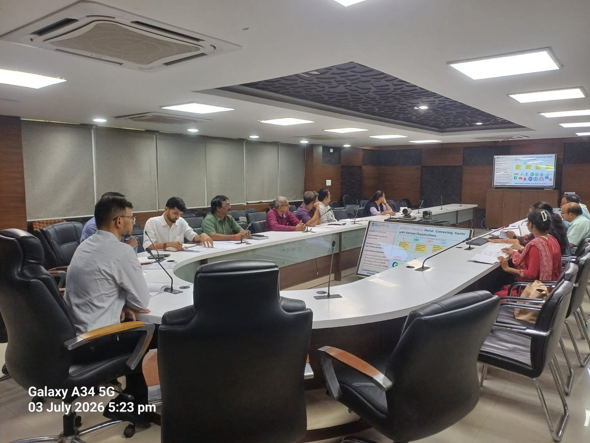 YuvaGodhra's tweet photo. District Advisory Committee meeting with District Magistrate Panchamahal. 
#mybharatgujarat
#mybharatindia
#merayuvabharat
@mansukhmandviya @mybharatgov @MYBharatHQ @mybharatgujarat @khadseraksha @YASMinistry @YASMinistry https://t.co/rwcVd6Ojdr