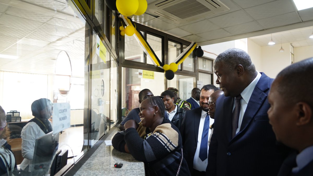 jumuiya's tweet photo. 📌On Saturday 4th July, the #EAC Secretary General, Hon. Amb. Stephen Mbundi, visited the Sirari–Isebania One Stop Border Post (#OSBP) on the 🇰🇪Kenya–Tanzania🇹🇿 border, where he engaged with the business community, customs, immigration and other border management agencies on strengthening cross-border trade within the East African Community.

The Secretary General reaffirmed the EAC's commitment to making cross-border trade seamless, efficient and predictable, emphasizing that well-functioning borders are essential for accelerating regional economic growth and deepening integration.

Addressing stakeholders at the OSBP, Hon. Amb. Mbundi called on border agencies and the private sector to work together towards the shared goal of increasing intra-EAC trade to 50% by 2030. 

He stressed that this will require removing non-tariff barriers (#NTBs), strengthening inter-agency coordination, and creating an enabling environment that allows businesses to trade freely and competitively across the region.

@KanaFlash @kenya_migration @TRATanzania @KRACorporate 

#RegionalIntegration #CrossBorderTrade #OneStopBorderPost #TradeFacilitation