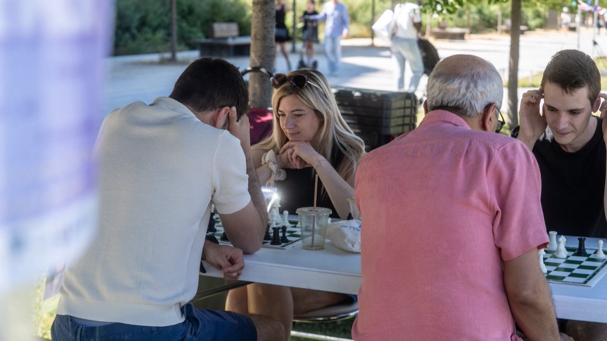 geoffroyboulard's tweet photo. 🎉 Très heureux d’avoir retrouvé les jeunes du 17e au parc Martin Luther King hier après-midi pour la Fête de la Jeunesse !

Animations, ping-pong, échecs, Cellograff… un bel après-midi convivial.

Merci à @RakibMhadjou et à toutes les structures #Paris17 mobilisées. https://t.co/CrGLJwM1c3