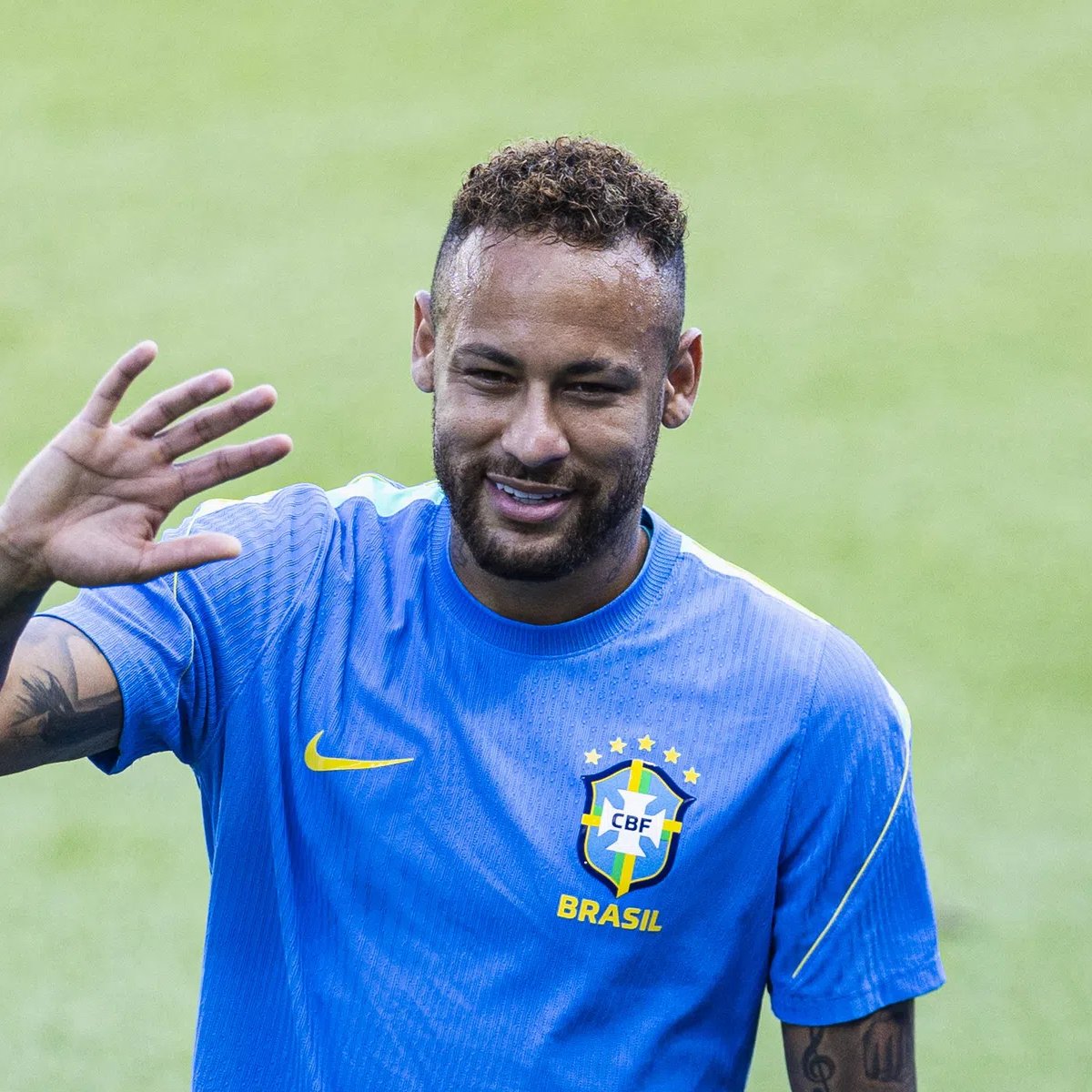 TouchlineX's tweet photo. 🚨🇧🇷 𝗠𝗔𝗝𝗢𝗥 𝗕𝗥𝗘𝗔𝗞𝗜𝗡𝗚: Neymar has just announced his INTERNATIONAL RETIREMENT!

"I tried again and again. Now, it's over."

— @geglobo https://t.co/k3AOmKaHTW