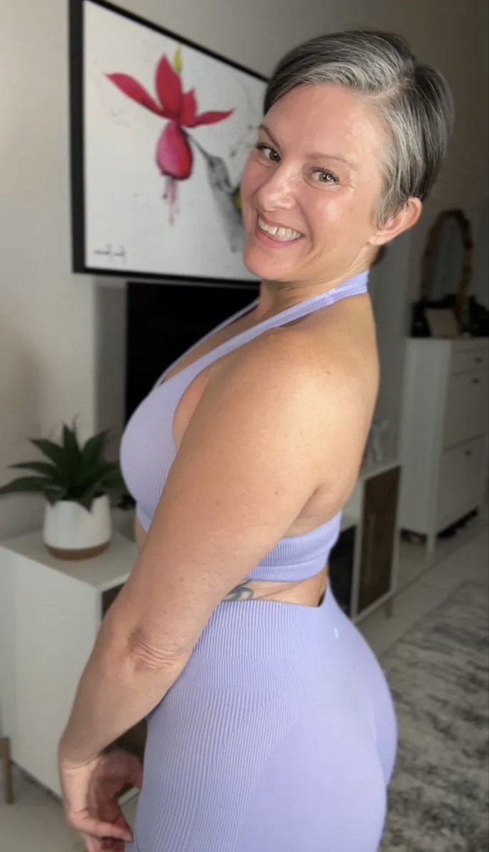 curvy4urplease3's tweet photo. Serving confidence, curves, and good vibes only. 😘✨ #BodyConfidence #FeelingMyself https://t.co/uwFariYw4g