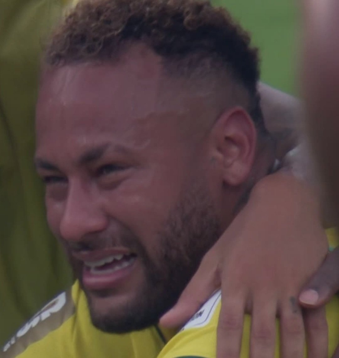 RodrigoCampezzi's tweet photo. Neymar pra mim nunca foi isso tudo que a mídia quis que ele fosse, ele é apenas midiatico, nunca entrou em patamar de Cr7 e Messi enquanto eles Messi ganhando Copa e Cr7 jogando tudo que pode a Geração Neymar foi festas, diz que está machucado pra não treinar, e  chora.. https://t.co/1mwlBSt4Y0
