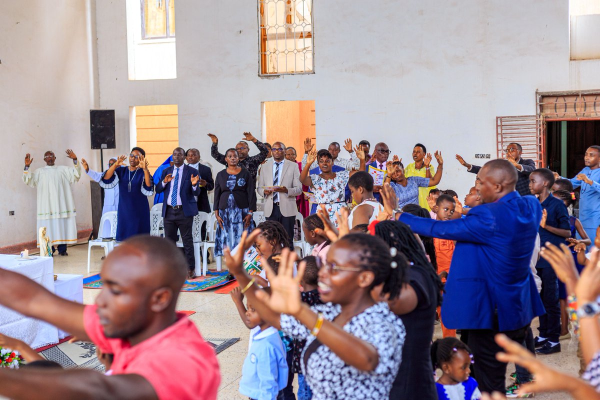 arinitwe_esc's tweet photo. Courtesy 
Our AMDA monthly mass, JUNE https://t.co/T9mKSpyDkv