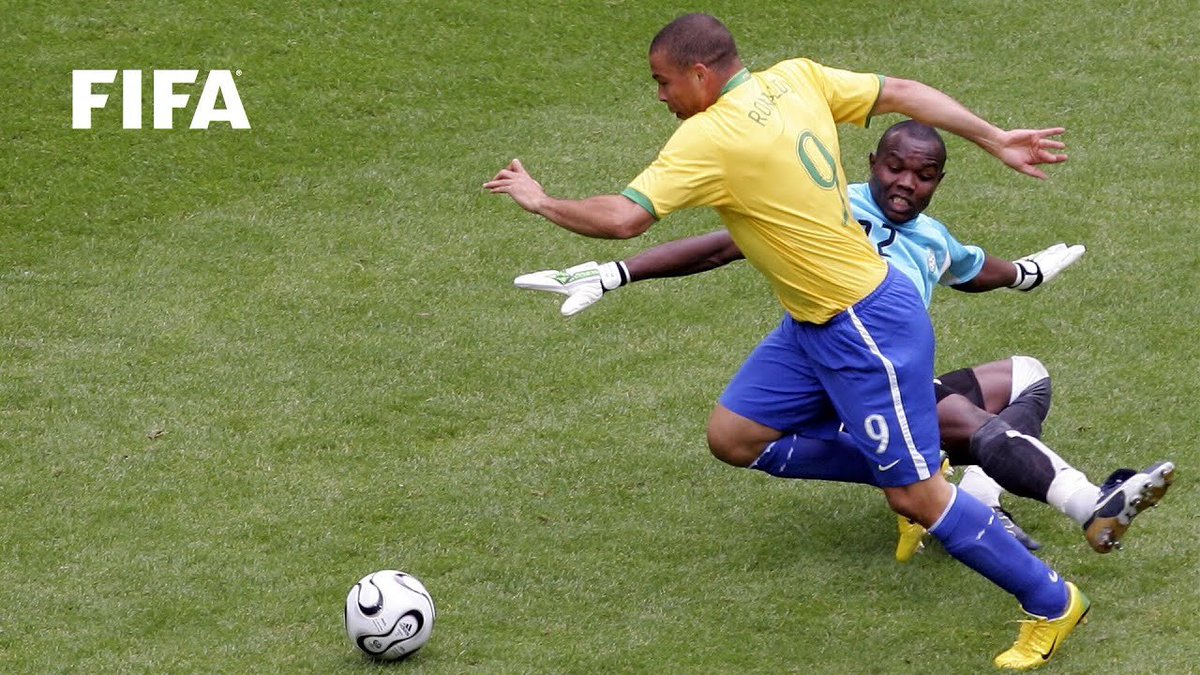 fede13ush13's tweet photo. @sudanalytics_ Con 100 kilos y una rodilla menos, lo dejó sentado al arquero. 
Y este no fue capaz ni de controlarla bien. https://t.co/vxlJRAkw08
