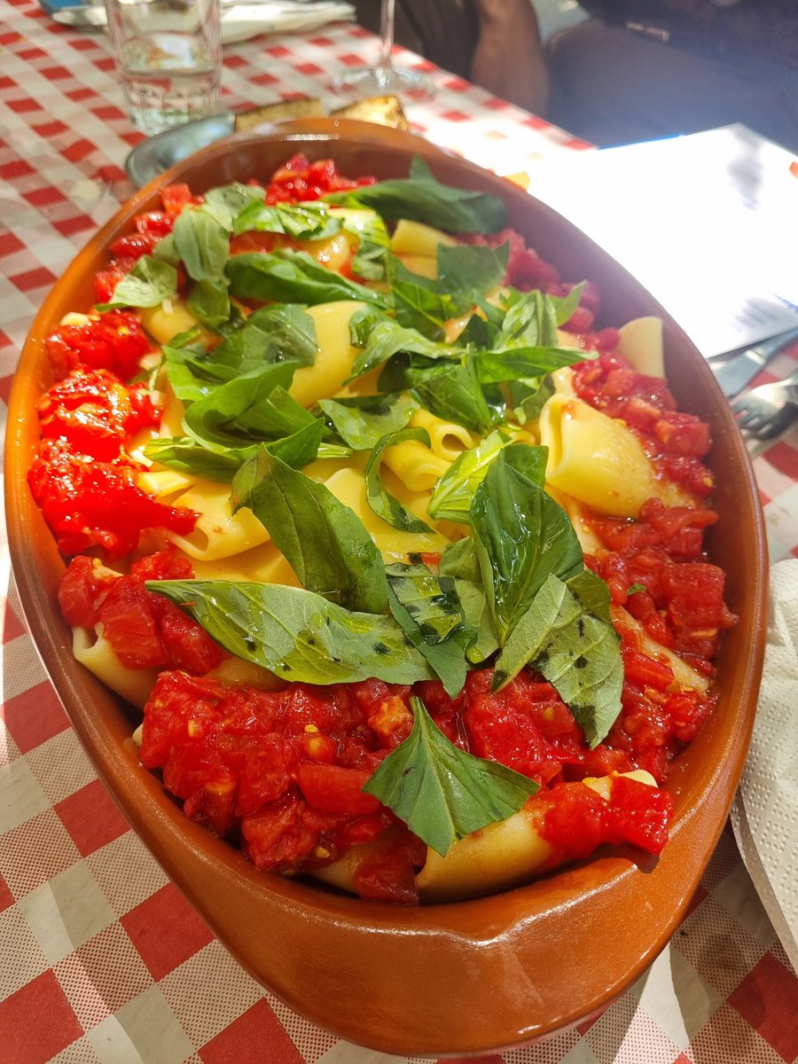 lorden68's tweet photo. Qué locura la pasta al pomodoro se ha currado Nico de #Clamore, con todas las texturas y aromas de los tomates de @madrid_angelita https://t.co/btg585rj9l